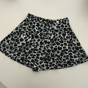 NWT! Zara black and white shorts • Cheetah Print • Size Small